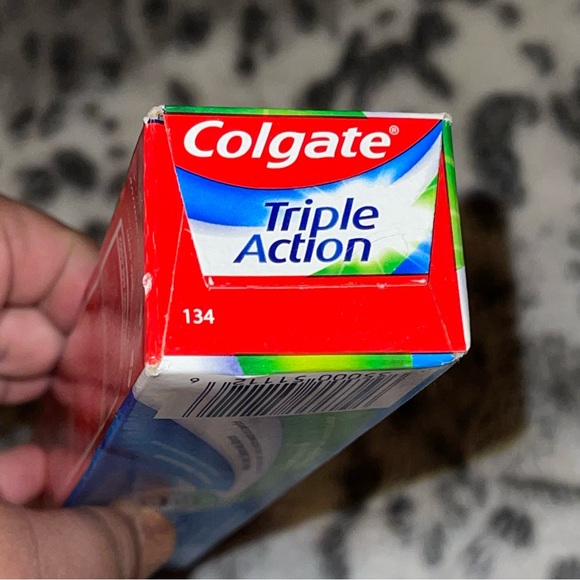Colgate Toothpaste - Picture 7 of 8